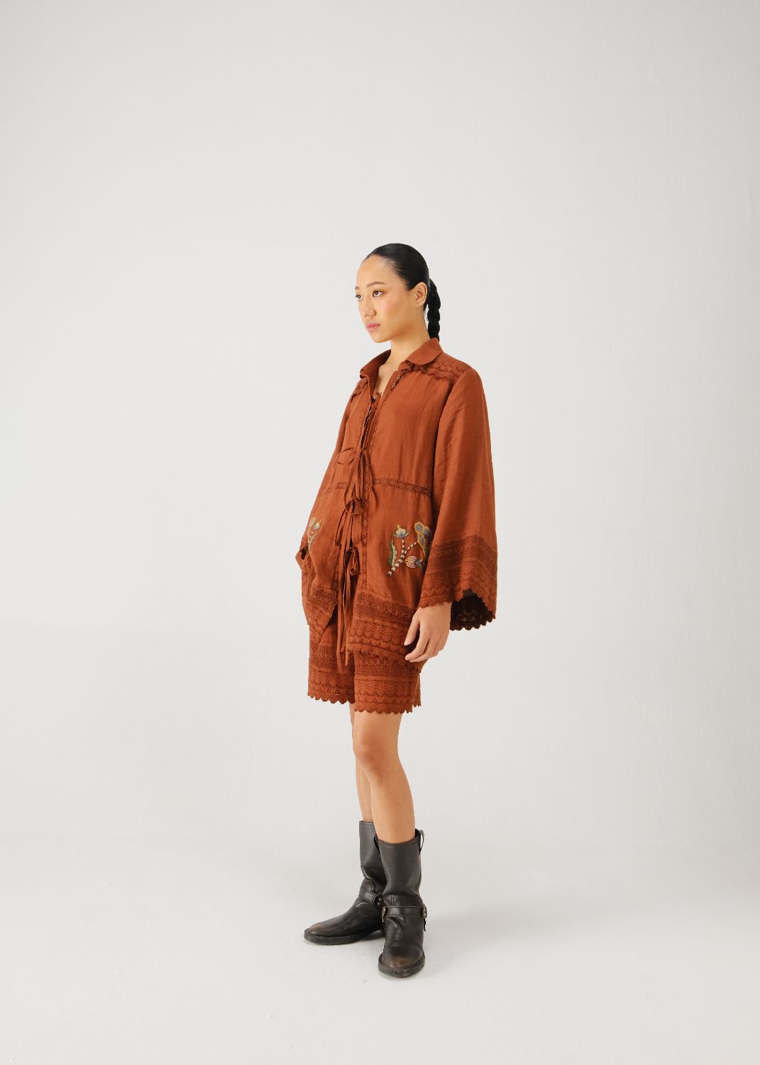 Tie up shirt-Rust bloom emb.