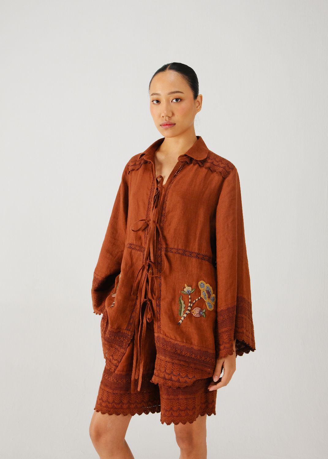 Tie up shirt-Rust bloom emb.