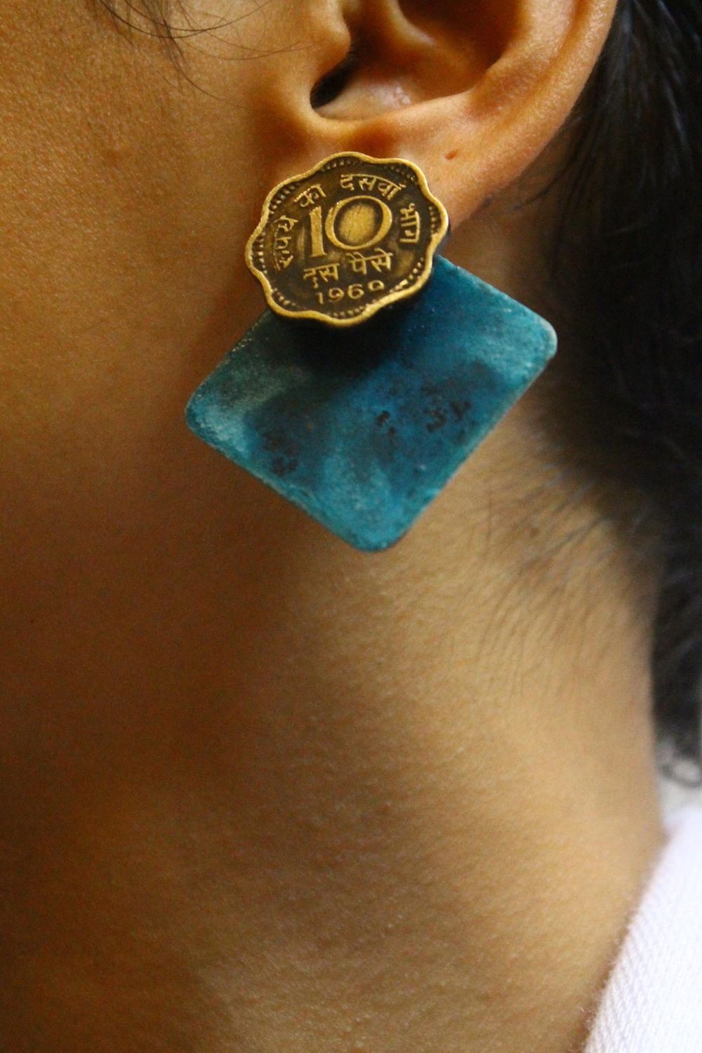 10 PAISE SQUARE EAR-JACKETS