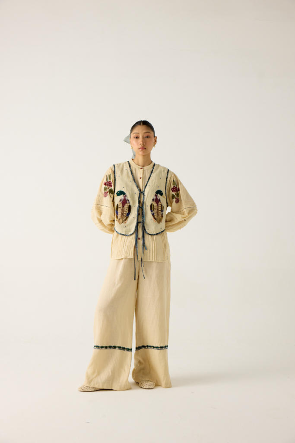 CARA SET-IVORY (HAZEL TOP+JANET GILLET+APPLIQUE PANTS')