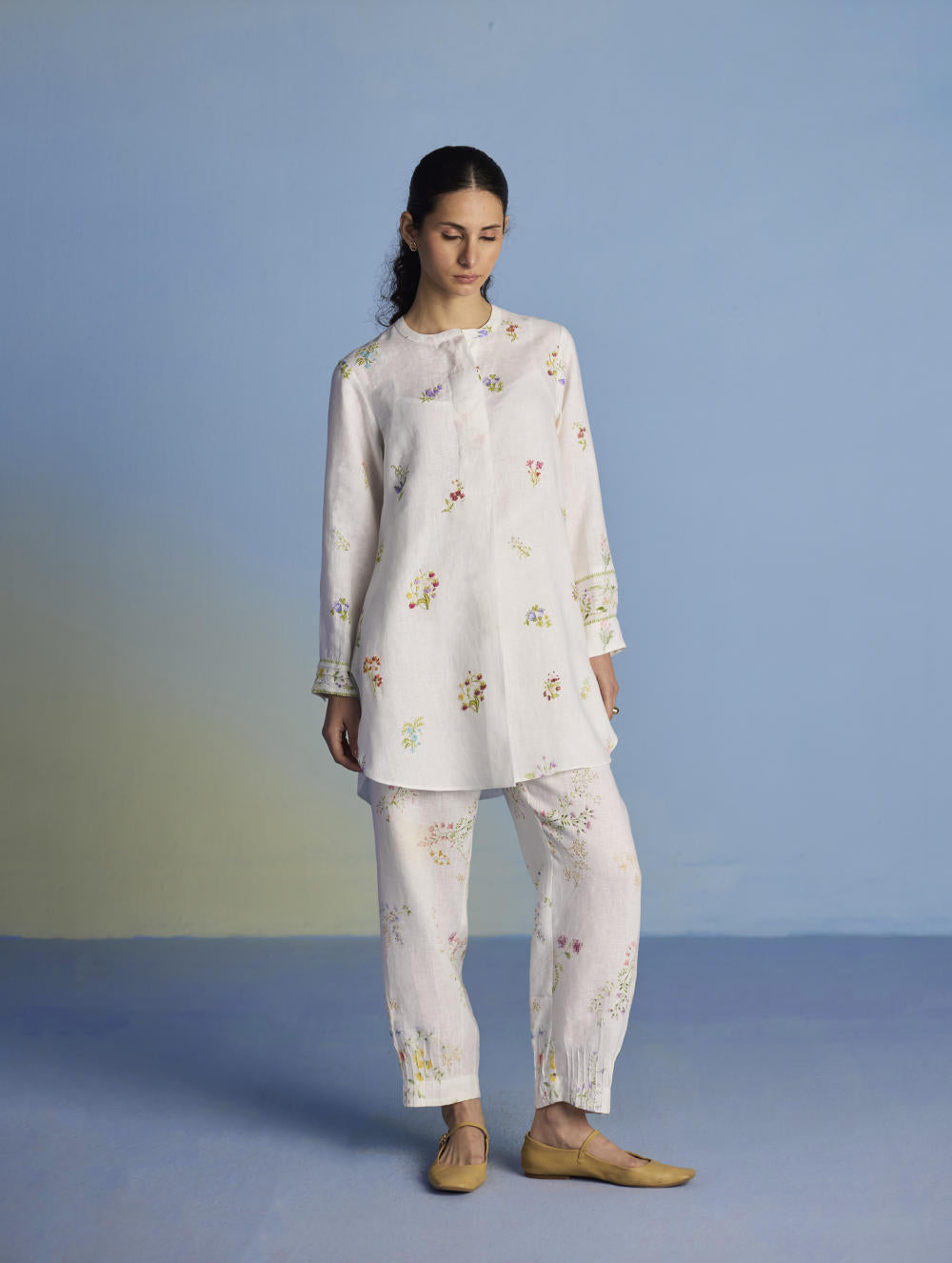 Anya Hand-Embroidered Floral Linen Kurta - White