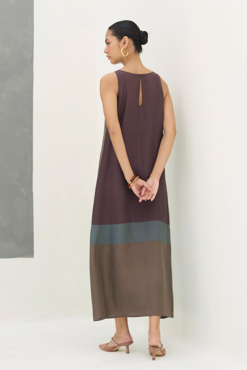 Nida Sleeveless Mulberry Silk Dress - Taupe Grey
