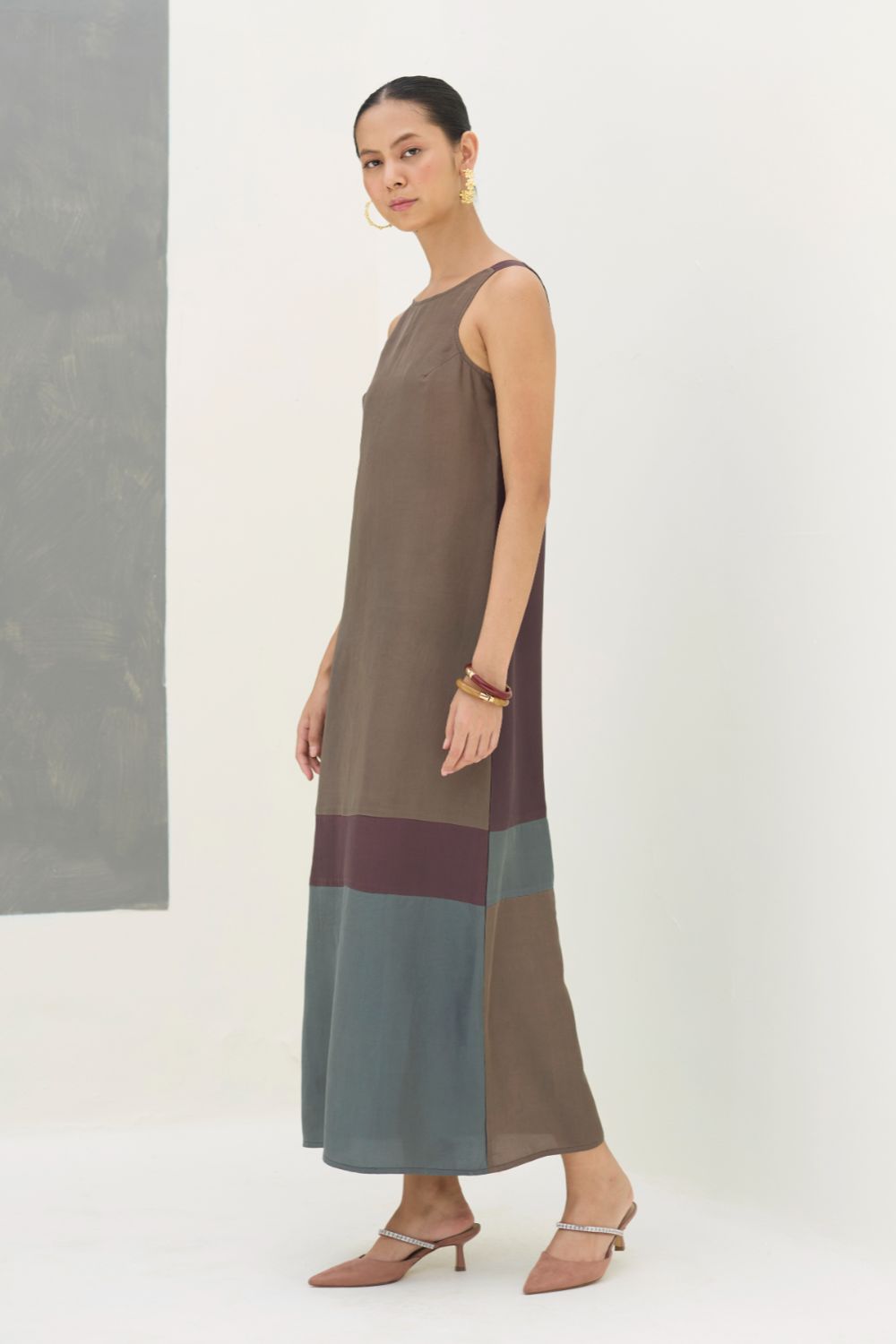 Nida Sleeveless Mulberry Silk Dress - Taupe Grey