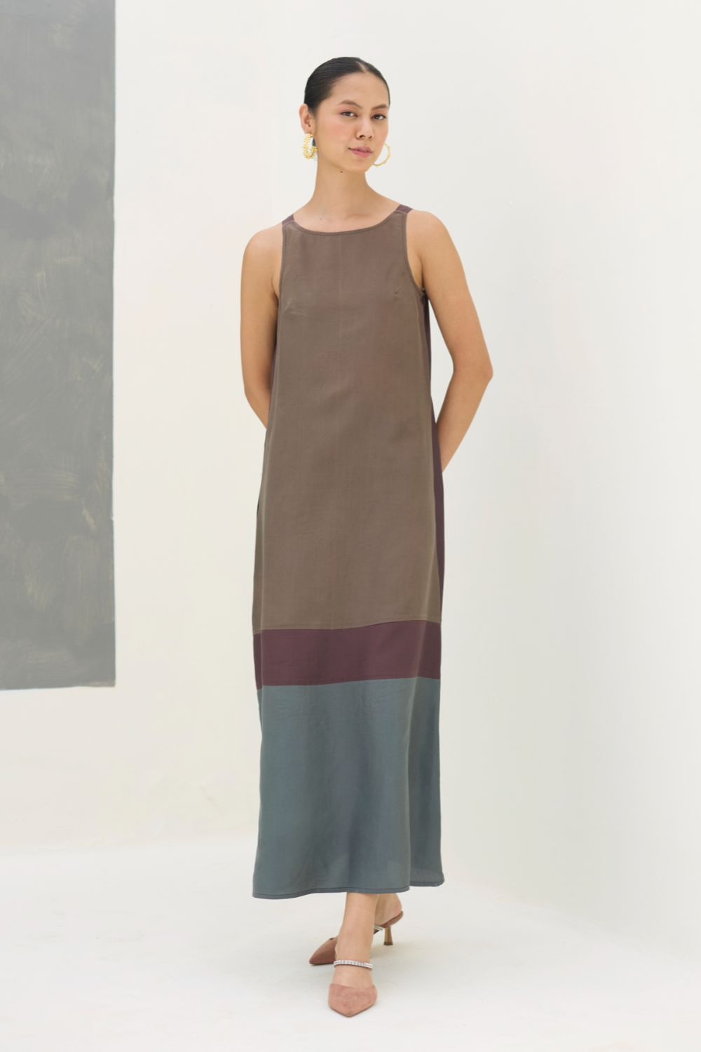 Nida Sleeveless Mulberry Silk Dress - Taupe Grey