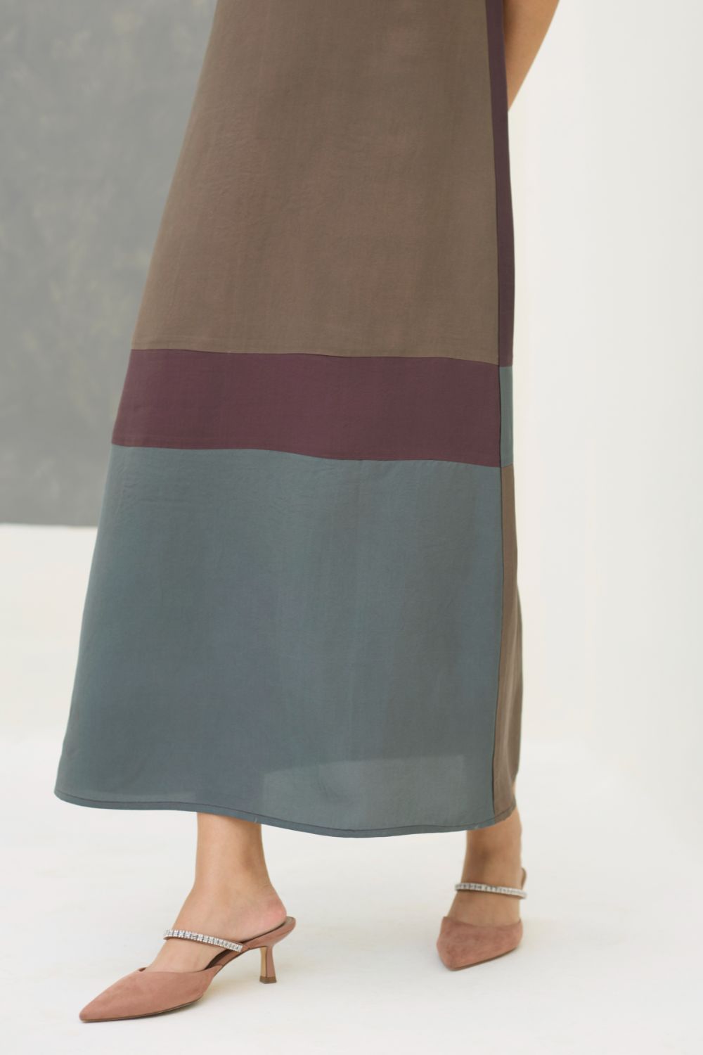 Nida Sleeveless Mulberry Silk Dress - Taupe Grey