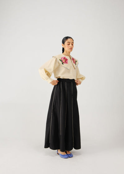 Julia set-Ivory rose emb.