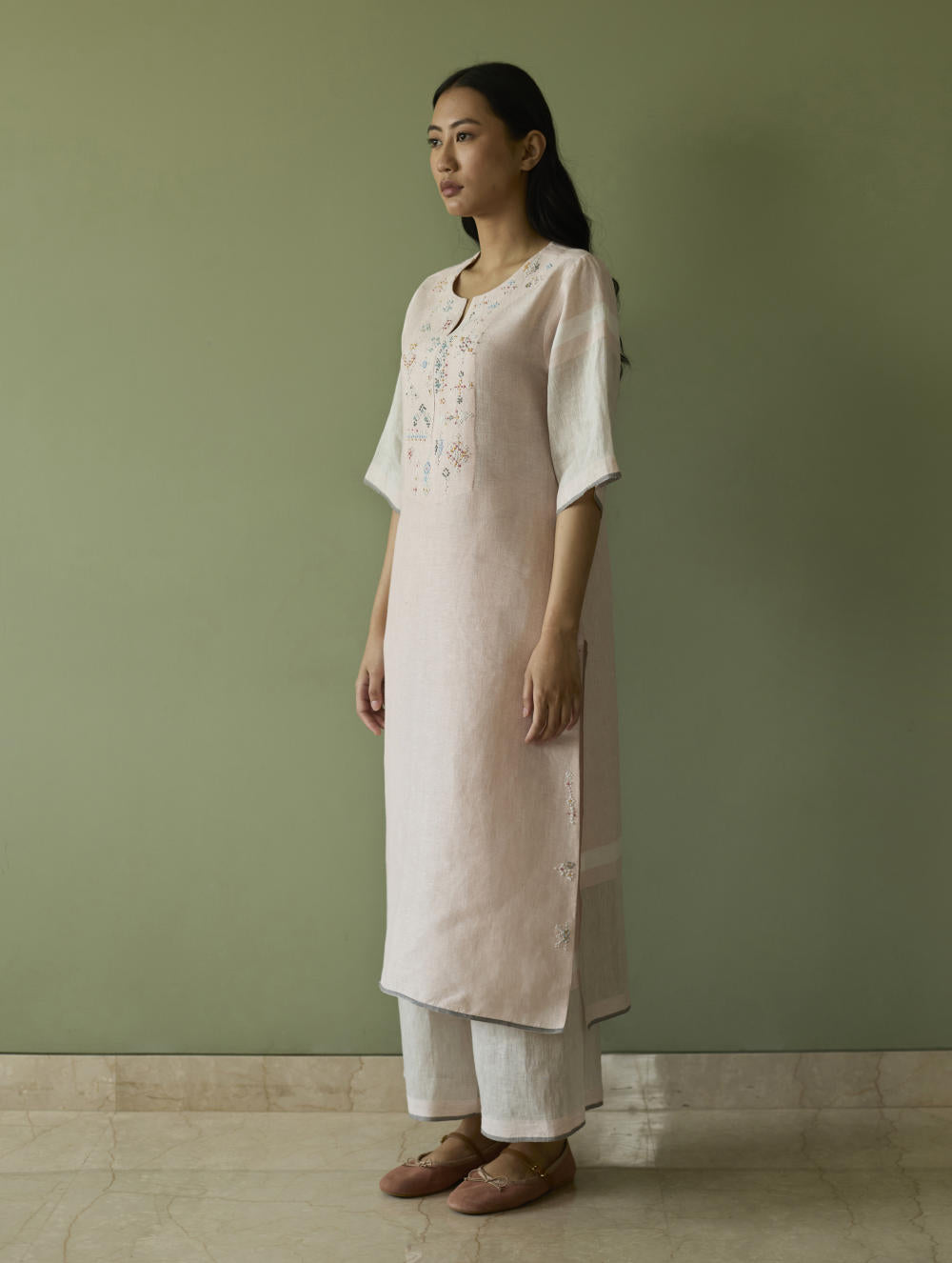 Vira Hand-Emboidered Linen Kurta Set-Blush