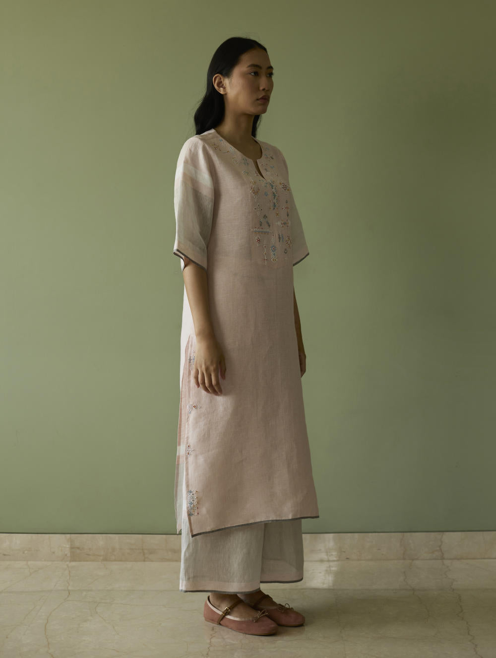 Vira Hand-Emboidered Linen Kurta Set-Blush