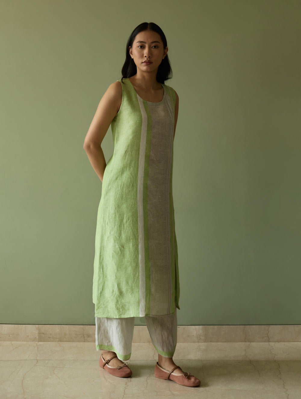 Yara Sleeveless Border Linen Kurta-Meadow