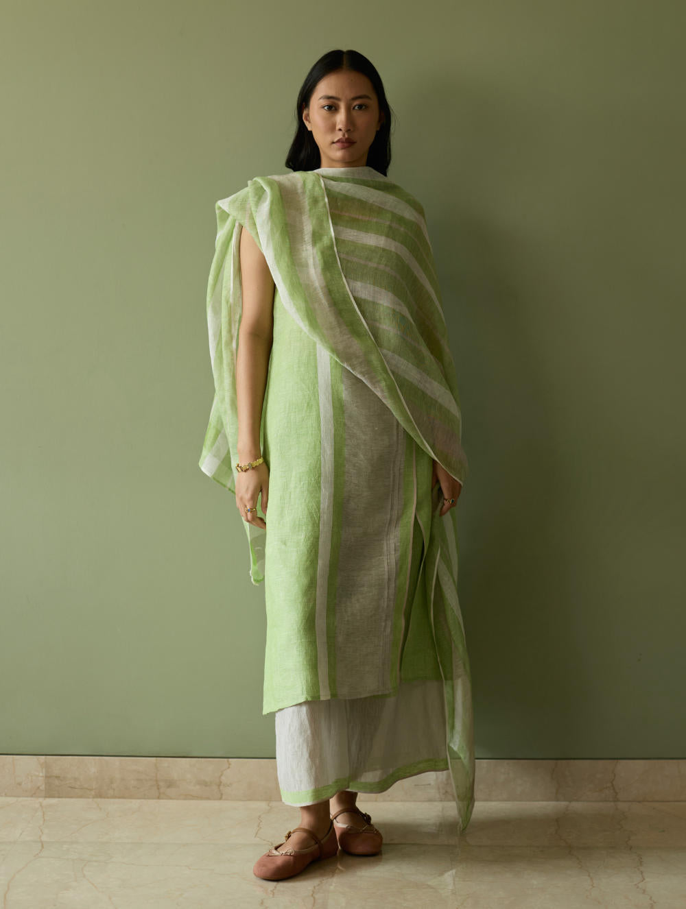 Yara Sleeveless Border Linen Kurta-Meadow