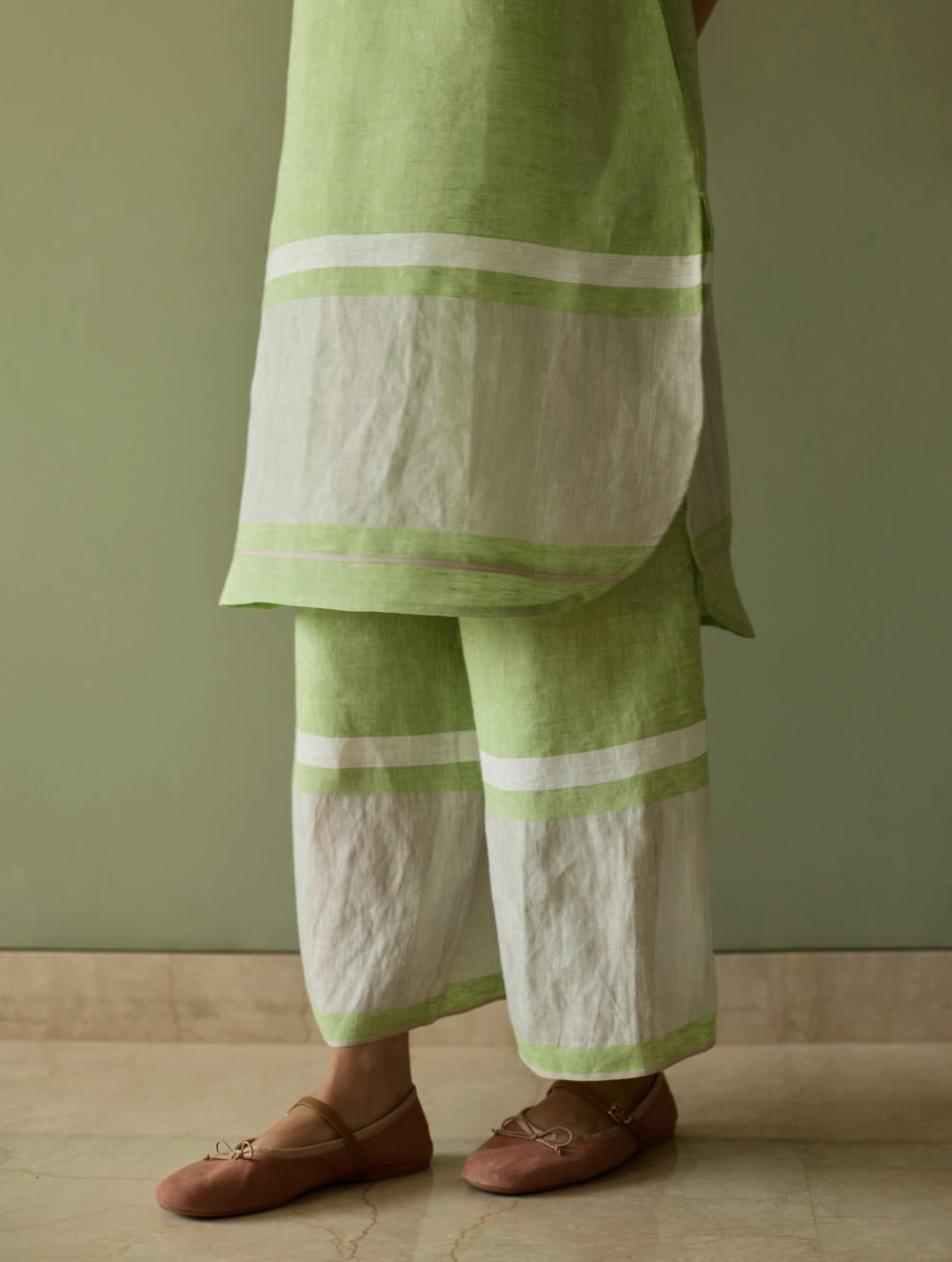 Iva Pleated Border Linen Kurta-Meadow