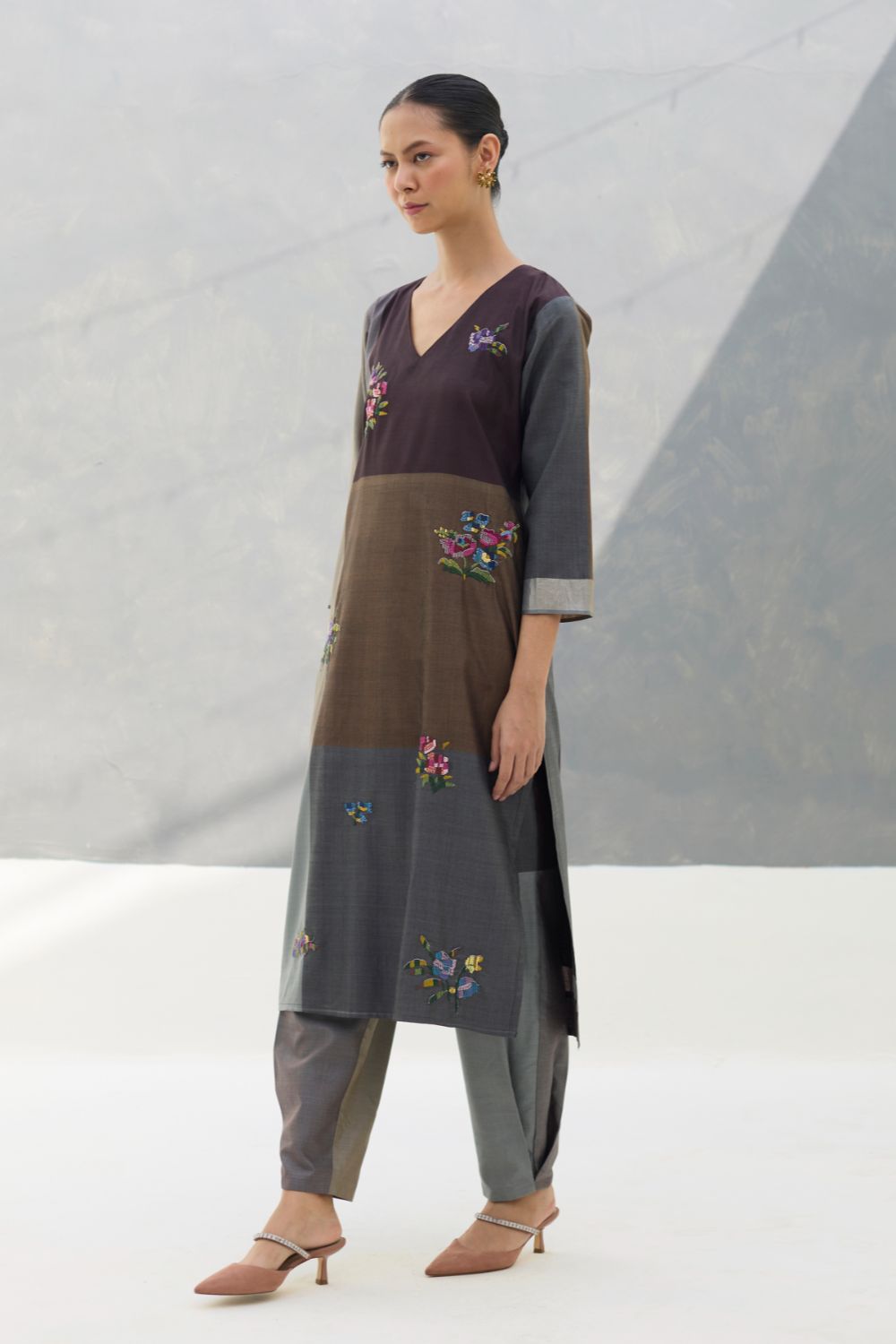 Nira Hand-Embroidered Kurta Set -  Taupe Grey