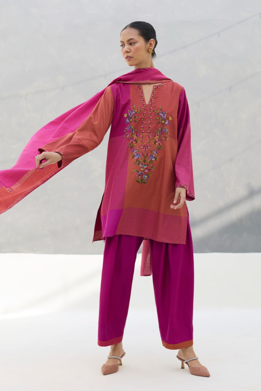 Athiya Hand-Embroidered Kurta Set - Rose