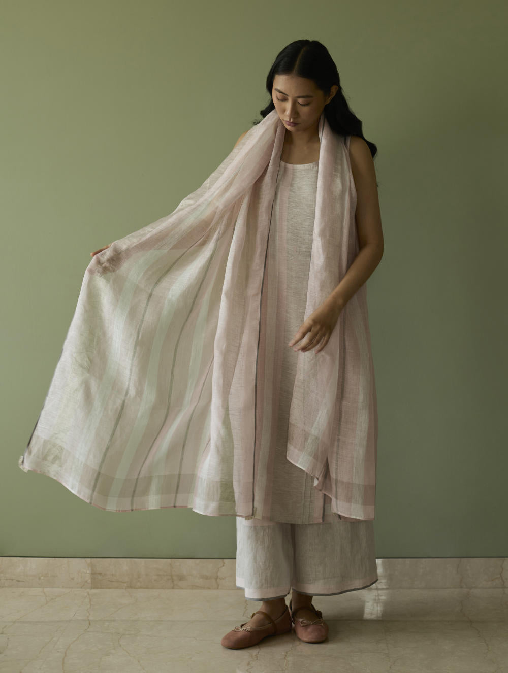 Yara Sleeveless Border Linen Kurta-Blush