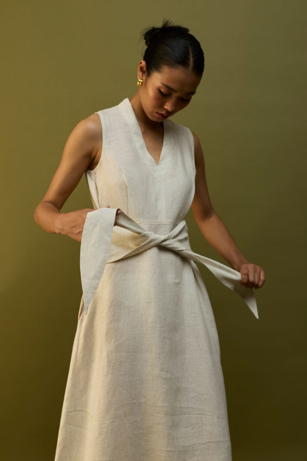 Tako Sleeveless Linen Knot Dress - Off White