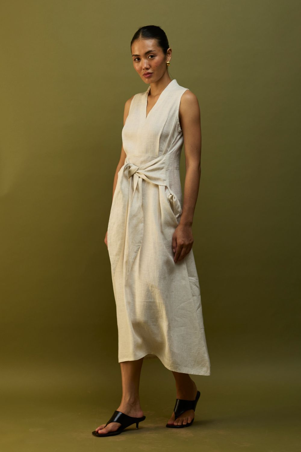 Tako Sleeveless Linen Knot Dress - Off White