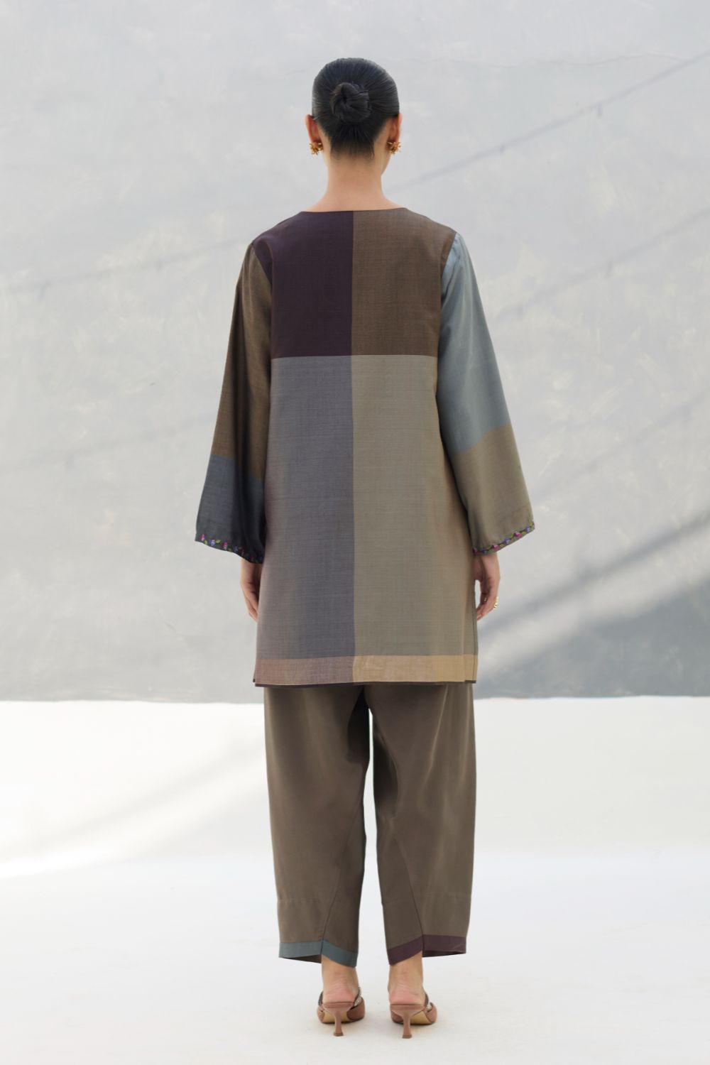 Athiya Hand-Embroidered Short Kurta - Taupe Grey