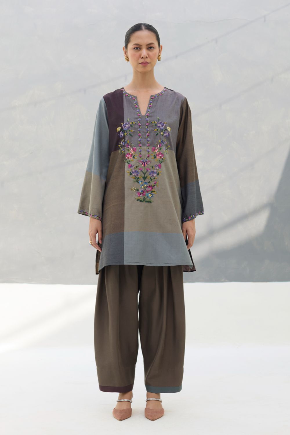 Athiya Hand-Embroidered Short Kurta - Taupe Grey