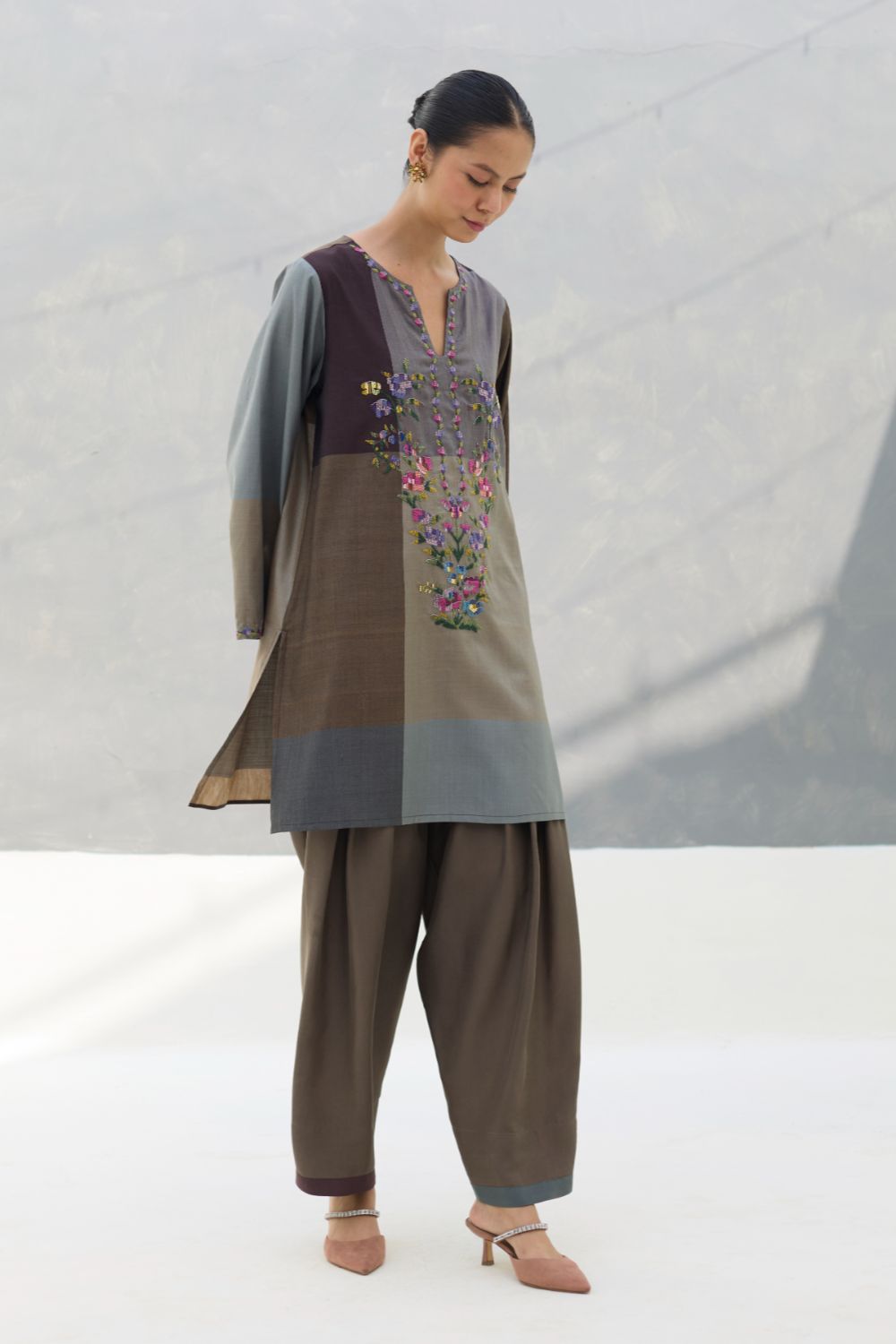 Athiya Hand-Embroidered Short Kurta - Taupe Grey