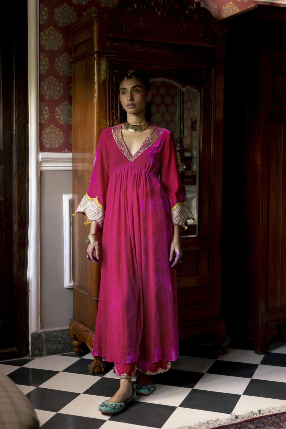 Fariba Hot Pink Bell Sleeve Velvet Kurta Set