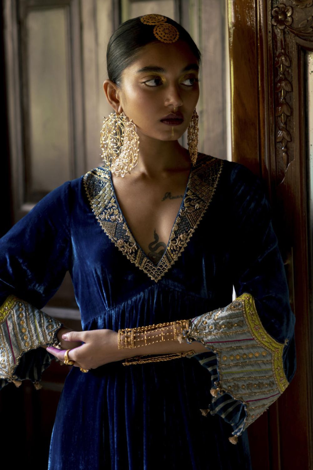 Fariba Blue Bell Sleeve Velvet Kurta Set