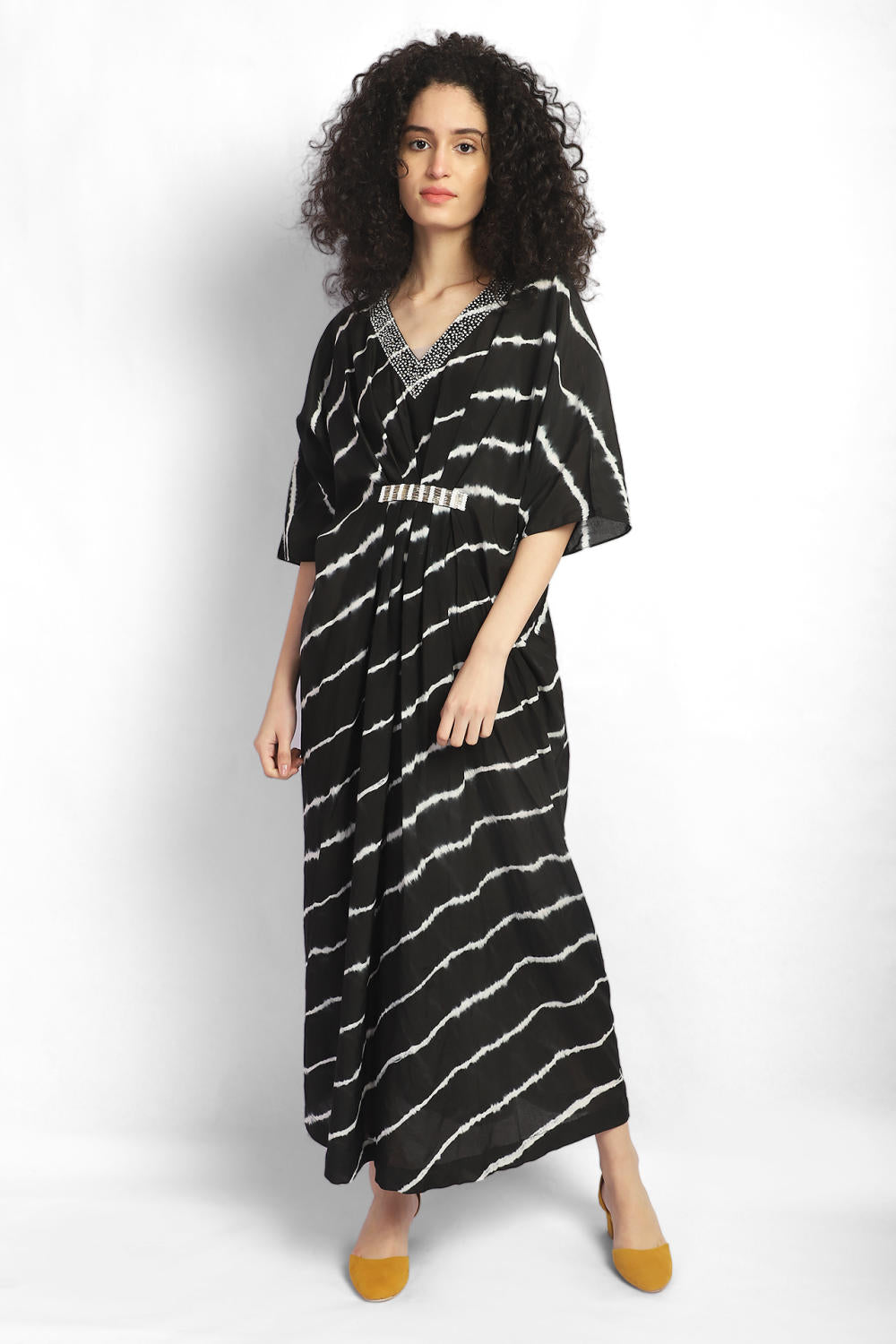 Embroidered leheriya kaftan-Black