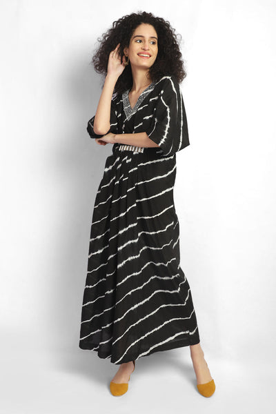 Embroidered leheriya kaftan-Black