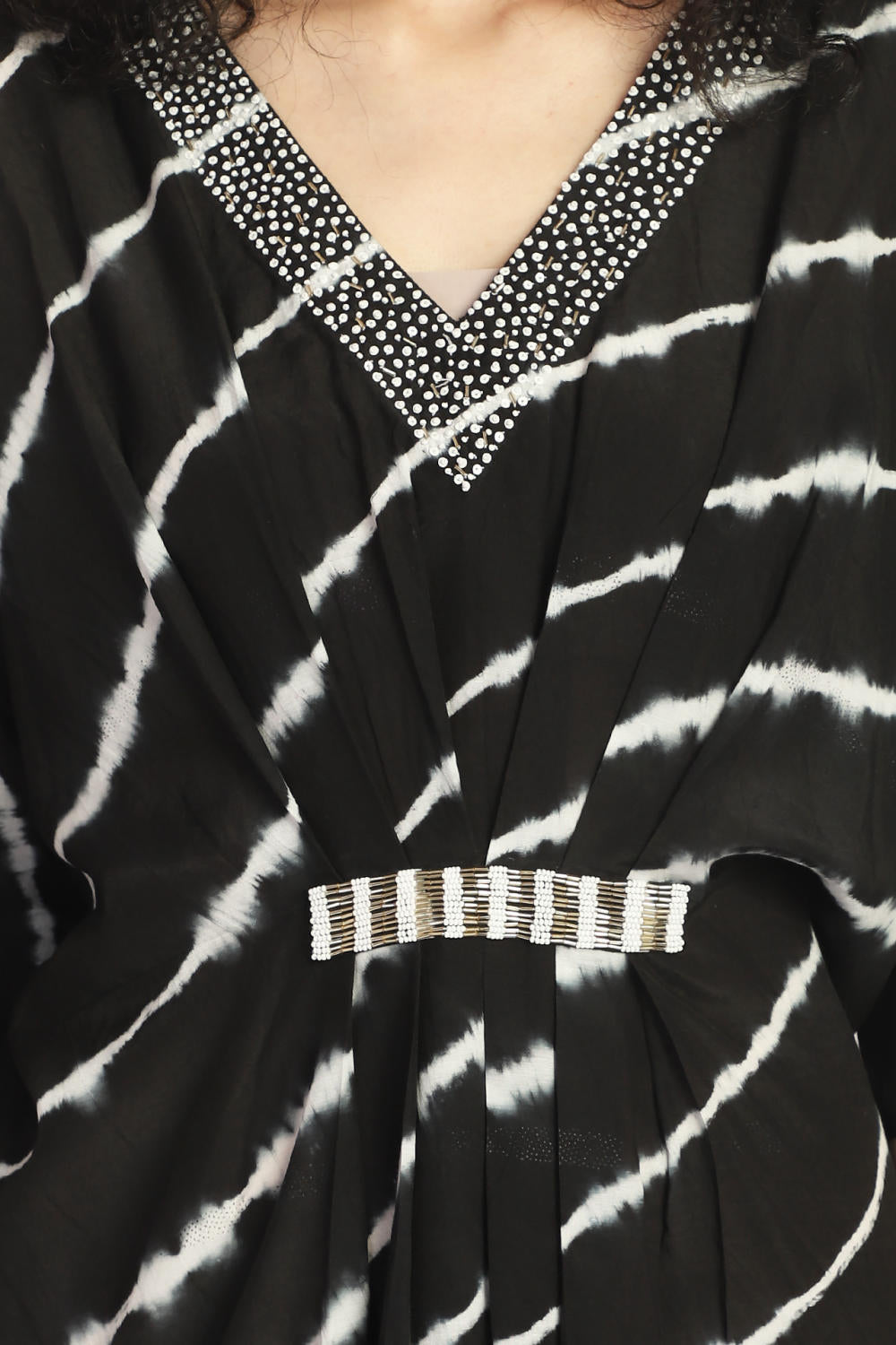 Embroidered leheriya kaftan-Black