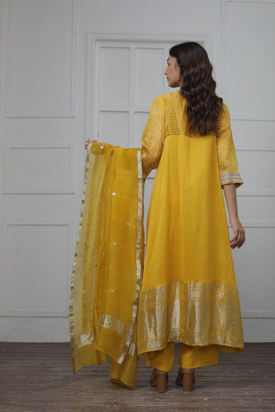 Banarsi Zari border Kathiawadi Embroidered V yoke Kurta with Solid pants and Butti dupatta
