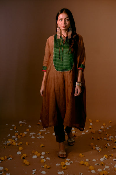 Maahi Set In Brown