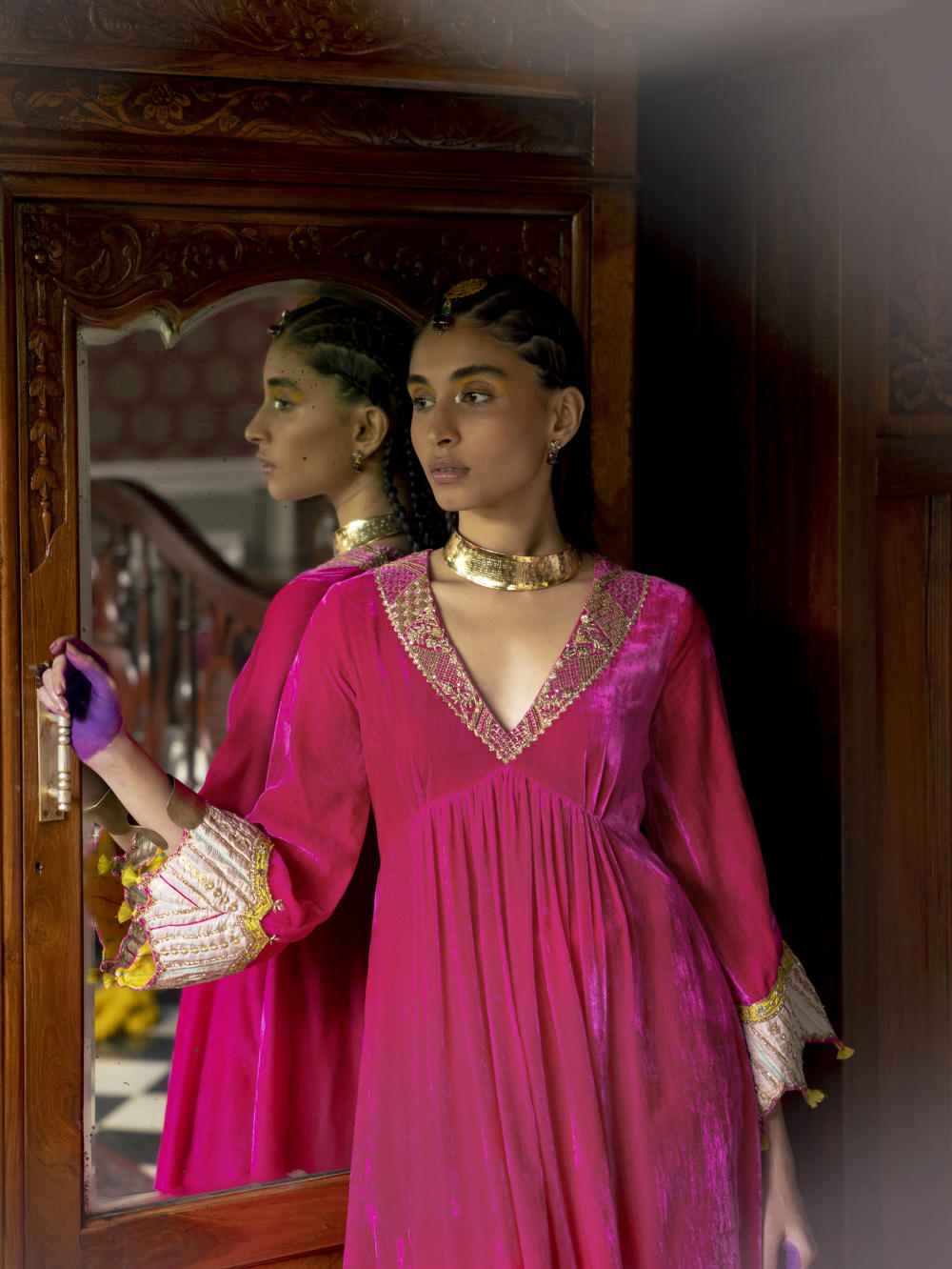 Fariba Hot Pink Bell Sleeve Velvet Kurta Set