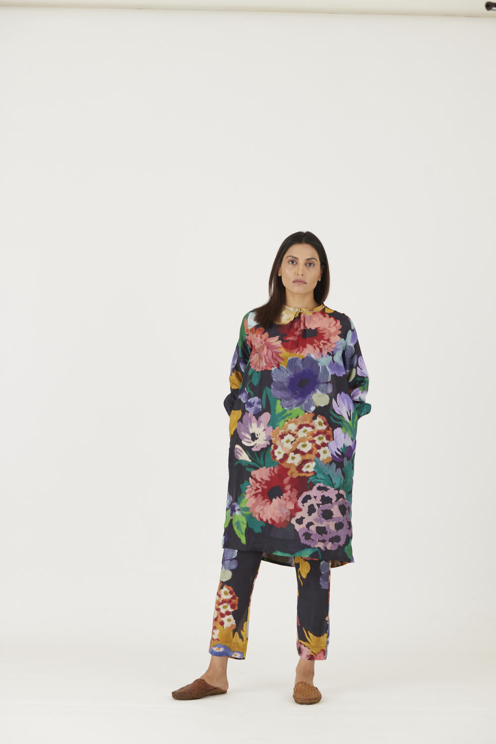FARAH BLACK KURTA SET