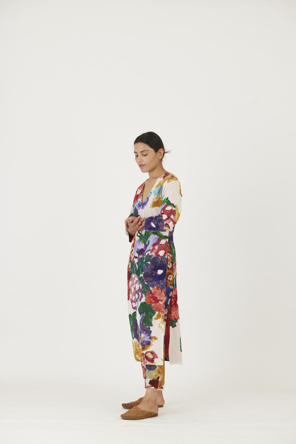 FARAH WHITE EMBROIDERED KURTA SET
