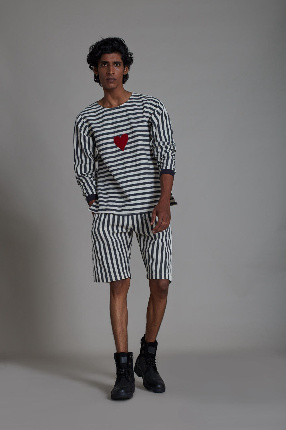 BLACK STRIPE HEART TSHIRT & STRIPE SHORTS
