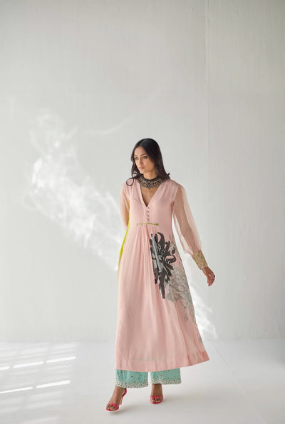 NUDE PINK SIDE FLOWER KURTA SET