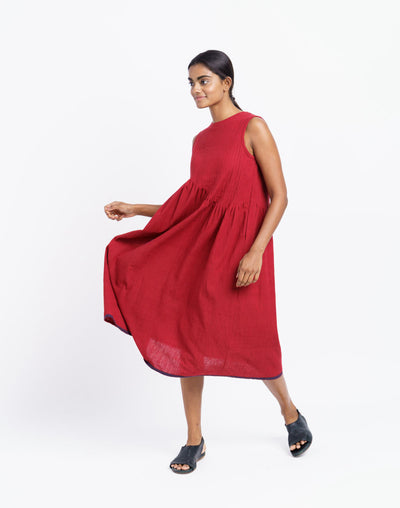 Red pleated midi dress - Red