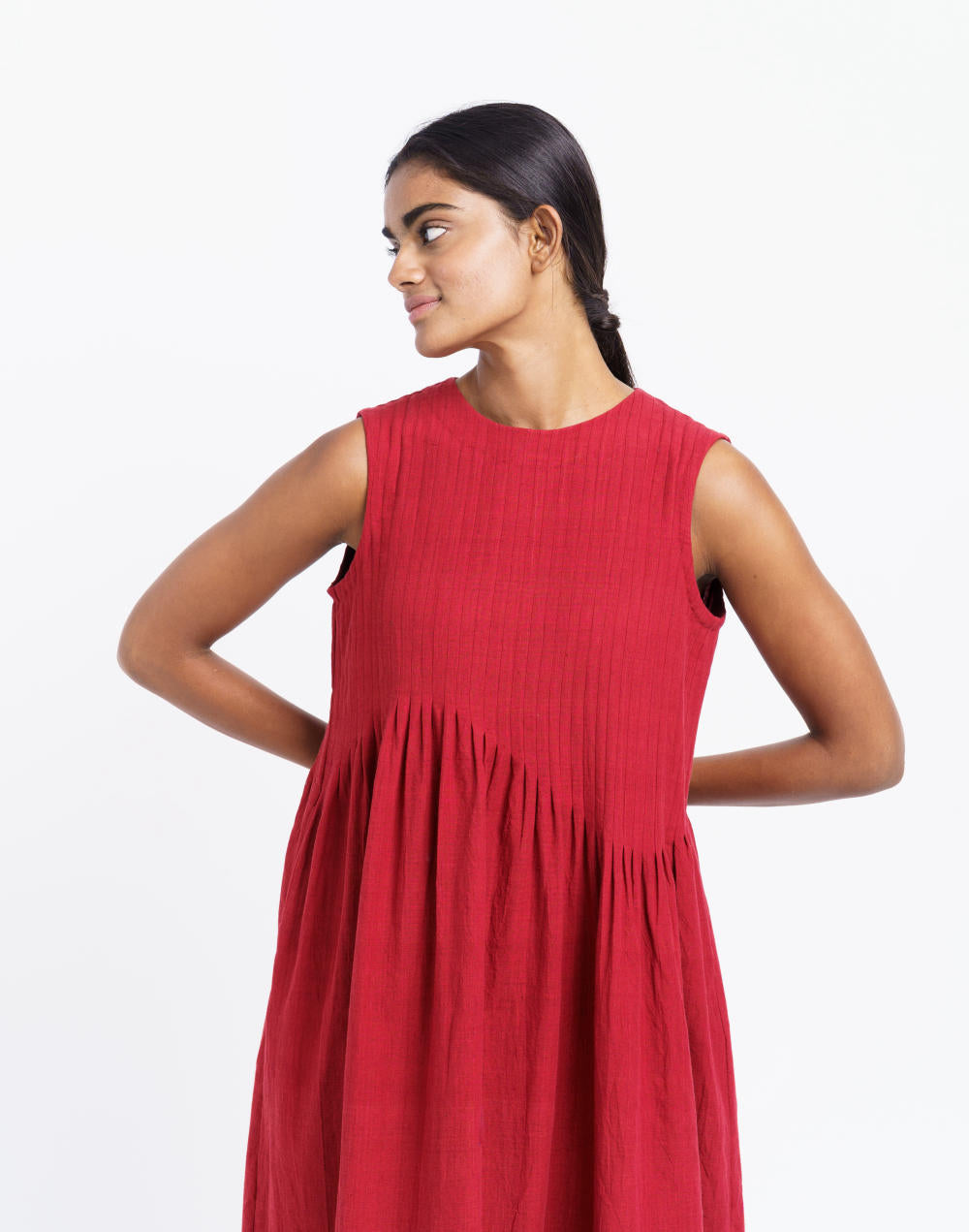 Red pleated midi dress - Red