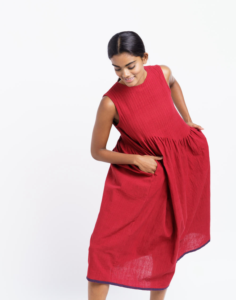 Red pleated midi dress - Red