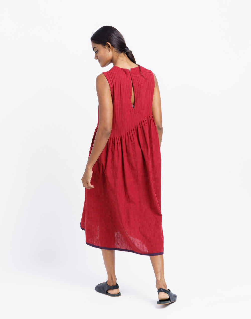 Red pleated midi dress - Red
