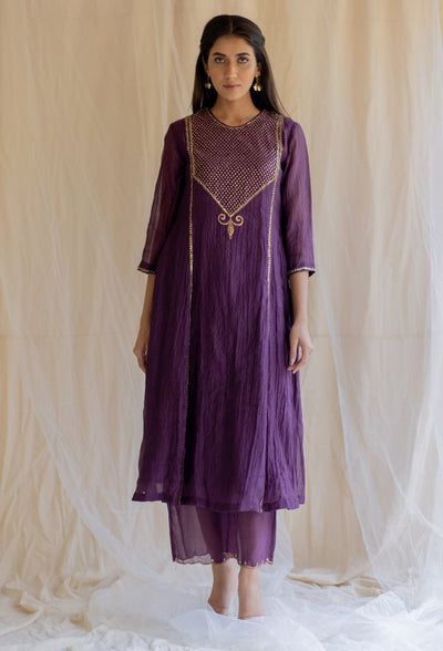 Aubergine Fridaus Abho and Izaar Fashion Nirjara