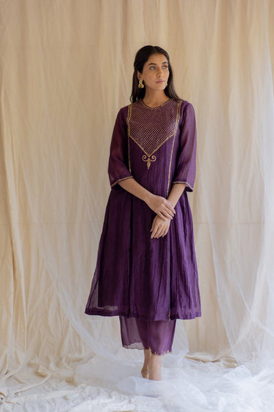 Aubergine Fridaus Abho and Izaar Fashion Nirjara