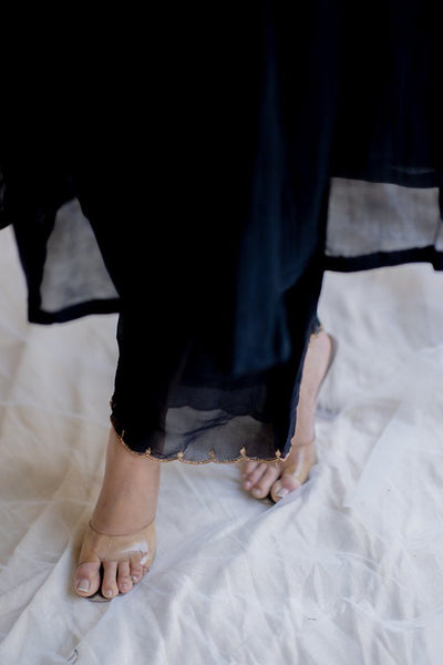 Black Fridaus Abho and Izaar Fashion Nirjara