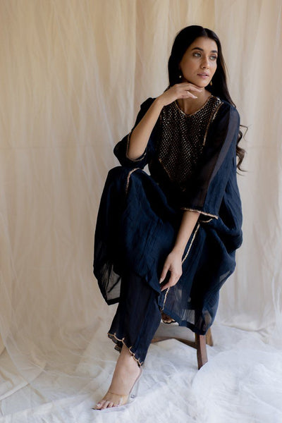 Black Fridaus Abho and Izaar Fashion Nirjara