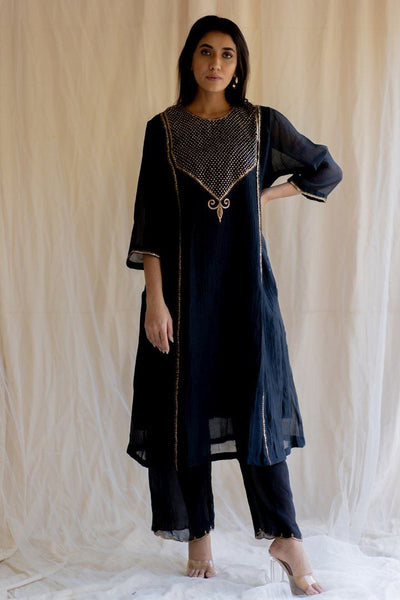 Black Fridaus Abho and Izaar Fashion Nirjara