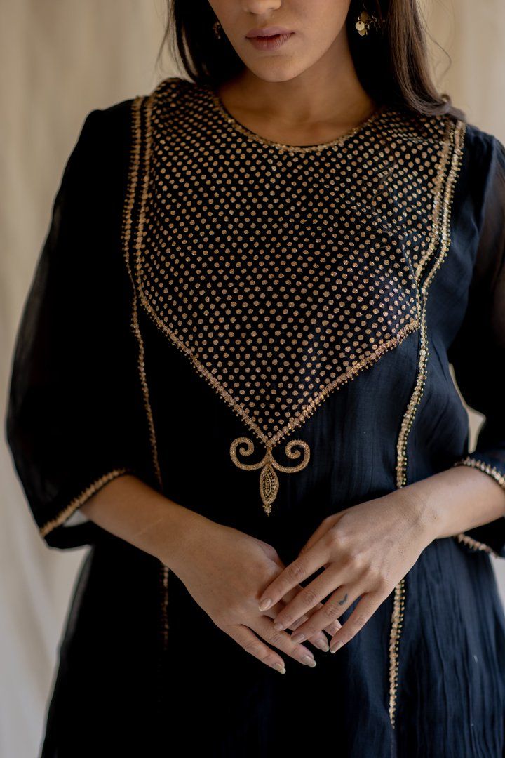Black Fridaus Abho and Izaar Fashion Nirjara