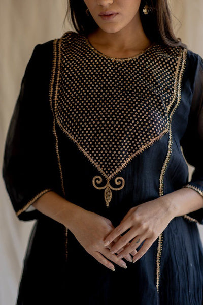 Black Fridaus Abho and Izaar Fashion Nirjara