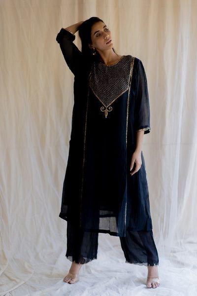Black Fridaus Abho and Izaar Fashion Nirjara