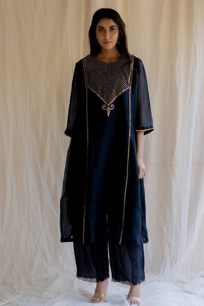 Black Fridaus Abho and Izaar Fashion Nirjara