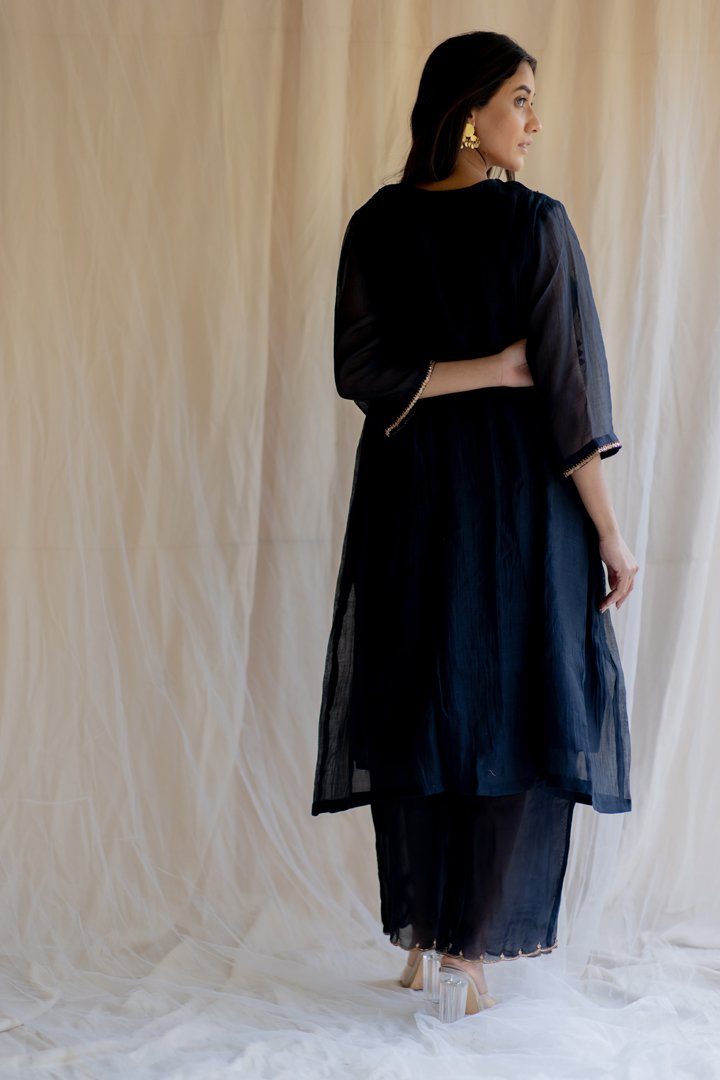 Black Fridaus Abho and Izaar Fashion Nirjara