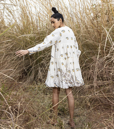 Field of Daisies Fashion Khara Kapas